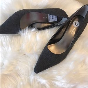 Bandolino Mid Heel Gray and Black